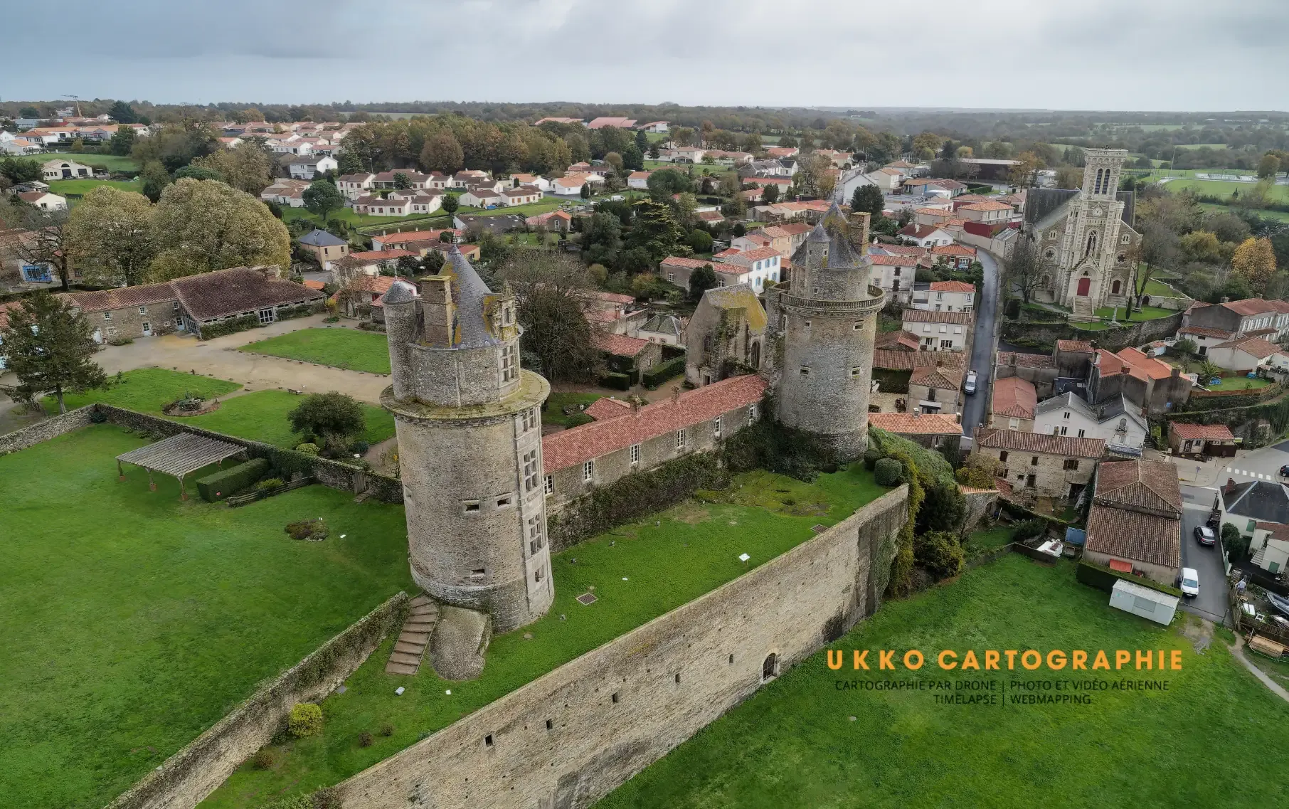 Photo drone du Château d'Apremont, Vendée